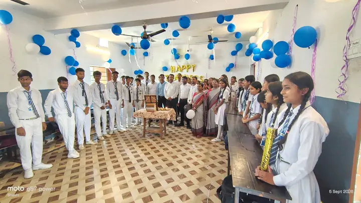 A classroom decorated with balloons for Teachers' Day